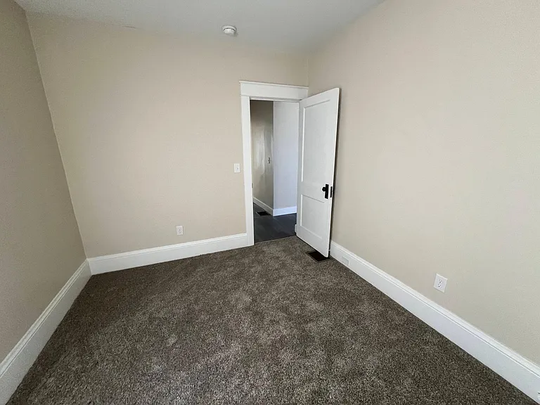 2402 Raspberry St #1 — Photo 9