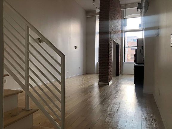 5th image of 726 Market St Unit 206