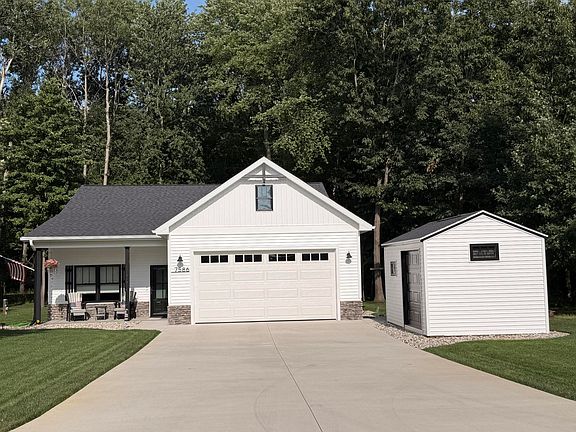 3rd image of 7586 Regency Ln