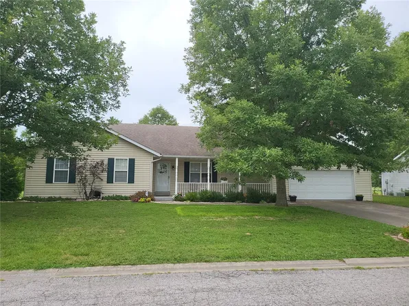 701 Mary Ann Ct, Freeburg, IL 62243