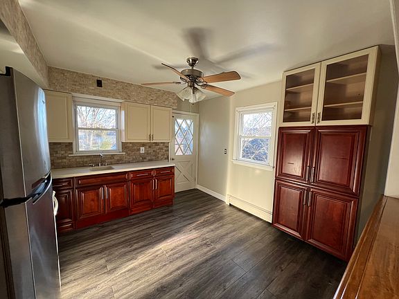 4th image of 441 Fern Ave Floor 2