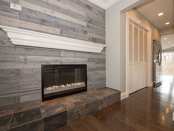 4th image of 44 Kent Dr