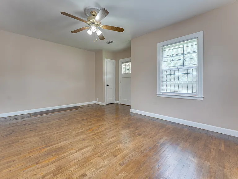 1500 W Short 17th St — Photo 18