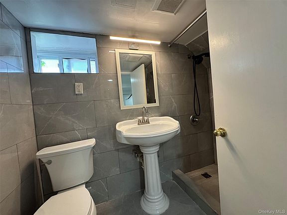5th image of 267 Plainfield Ave #1F