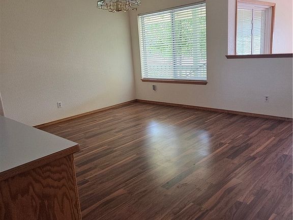 5th image of 515 Kaer Ave