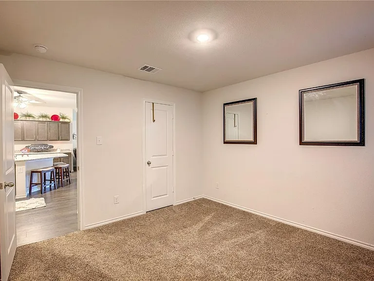 1004 Basswood Ln — Photo 12