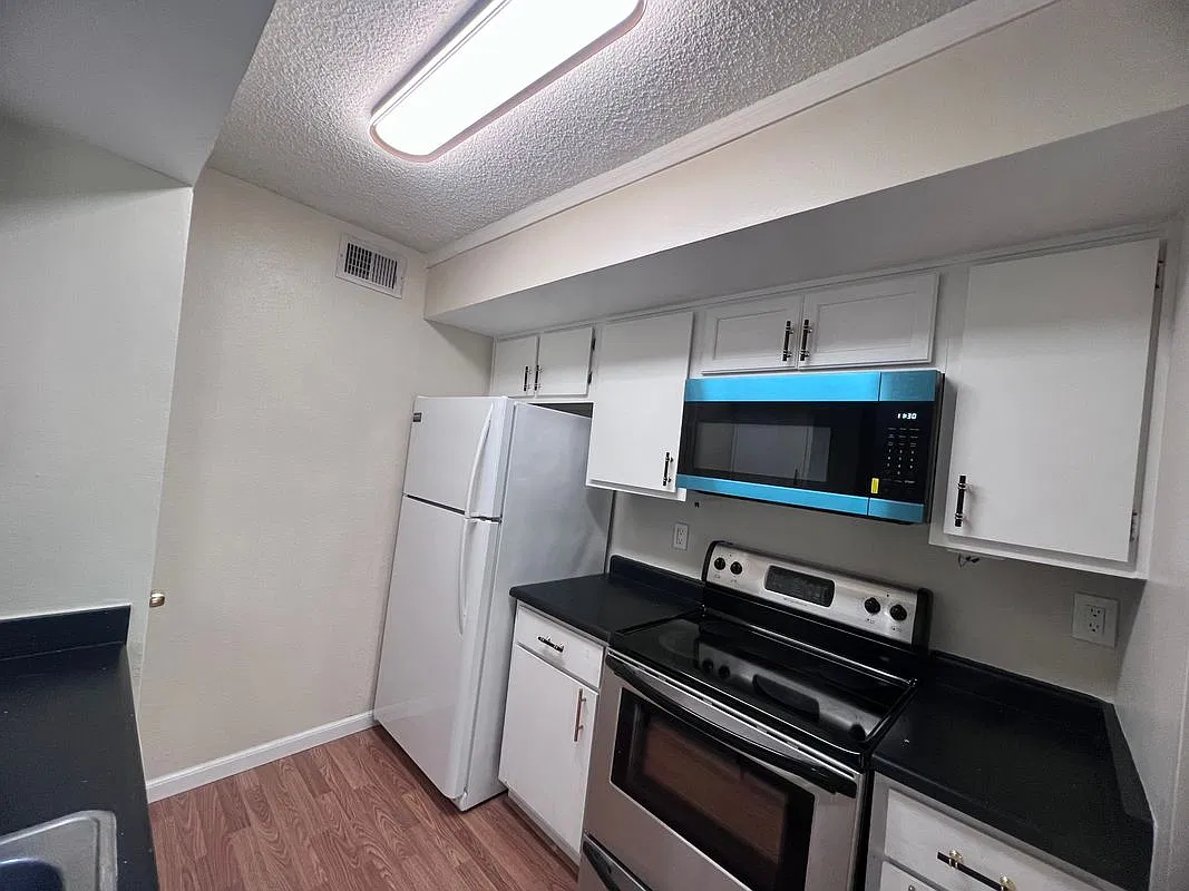 1 bed, 1.0 bath, 746 sqft, $1,250 — Photo 3