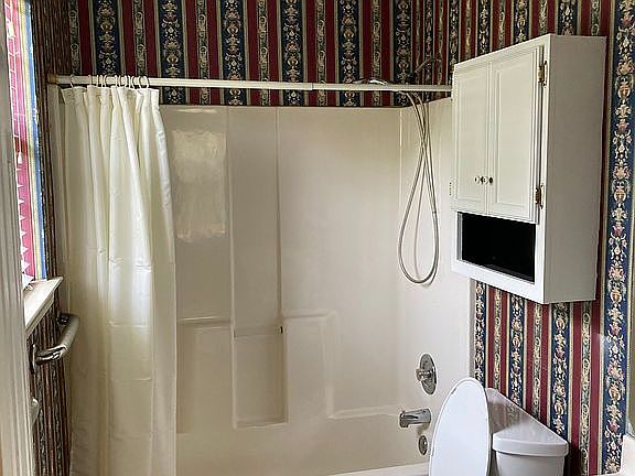4th image of 59 Summerview Cir