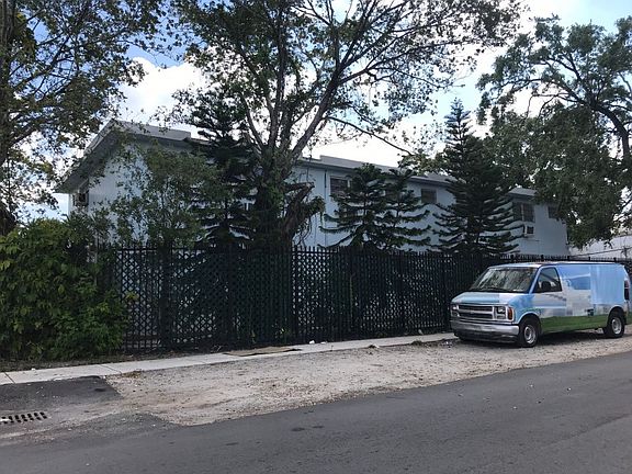 2nd image of 160 NE 55th St APT 11