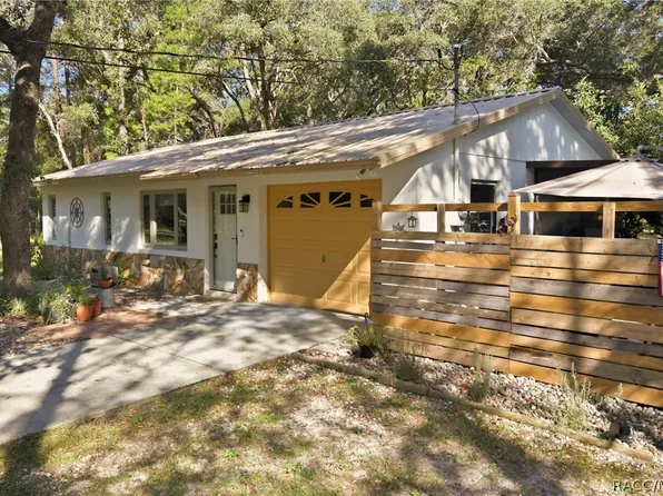 1181 W Cardinal St, Lecanto, FL 34461