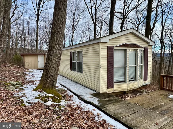 407 Woodlawn Dr, Breezewood, PA 15533