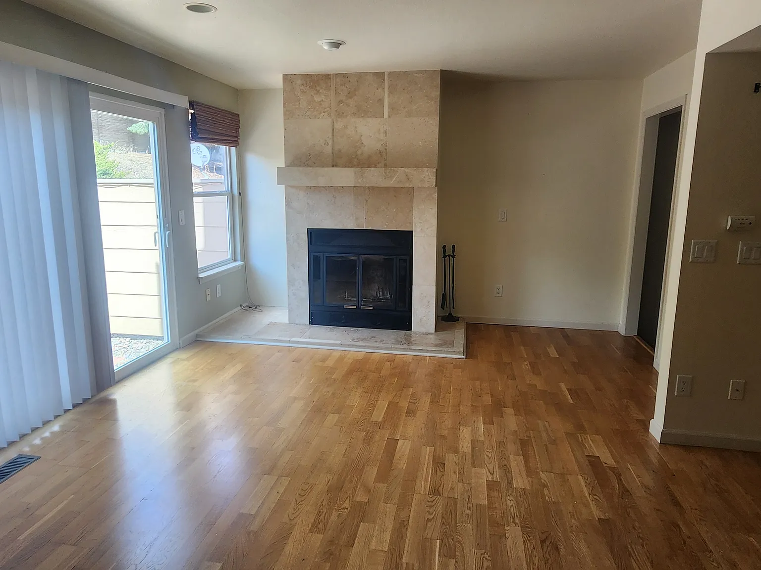 3 bed, 2.5 bath, 1824 sqft, $2,000 — Photo 4