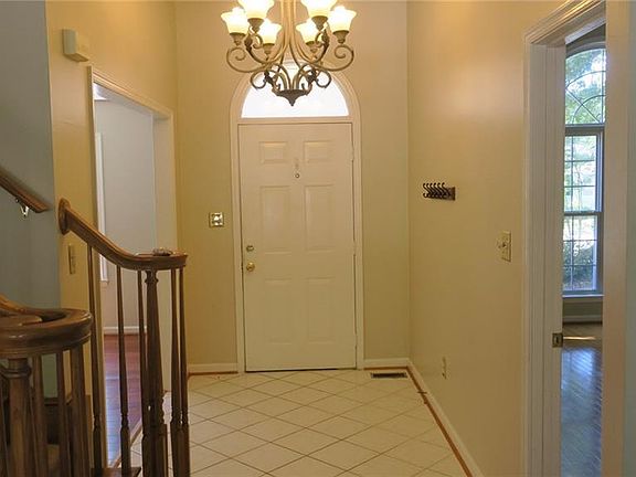 4th image of 92 Michaels Woods Dr