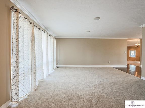 3rd image of 419 Skyline Dr