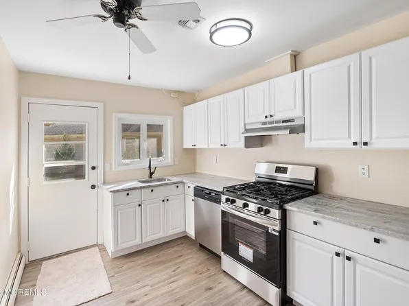 14 Saint Pierri Court, Toms River, NJ 08757