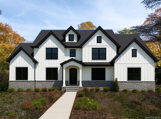 81 Old Broadway Ave, Sayville, NY 11782