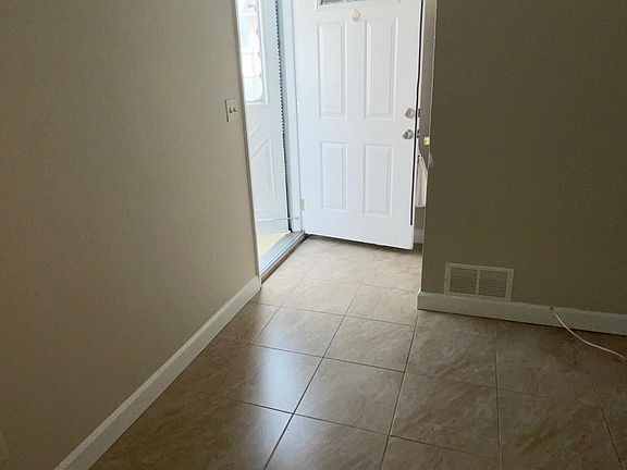 5th image of 40 Fern Ave