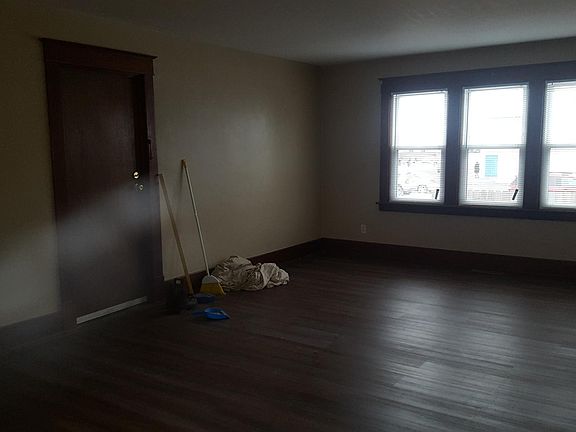 4th image of 1653 Kenmore Ave APT 2