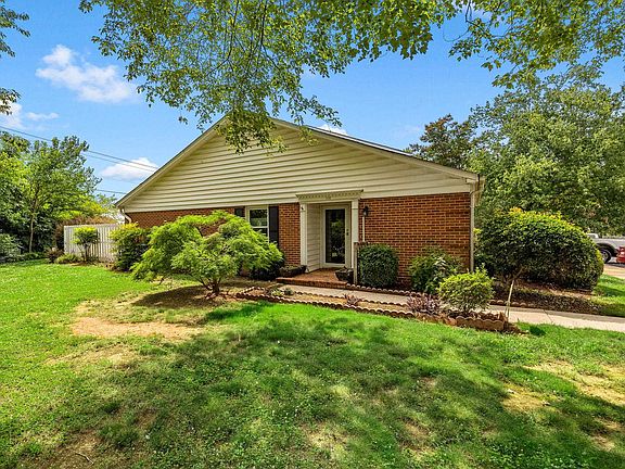 3rd image of 106 Buckstone Ln