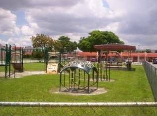 16 Madrid Ln, Davie, FL 33324