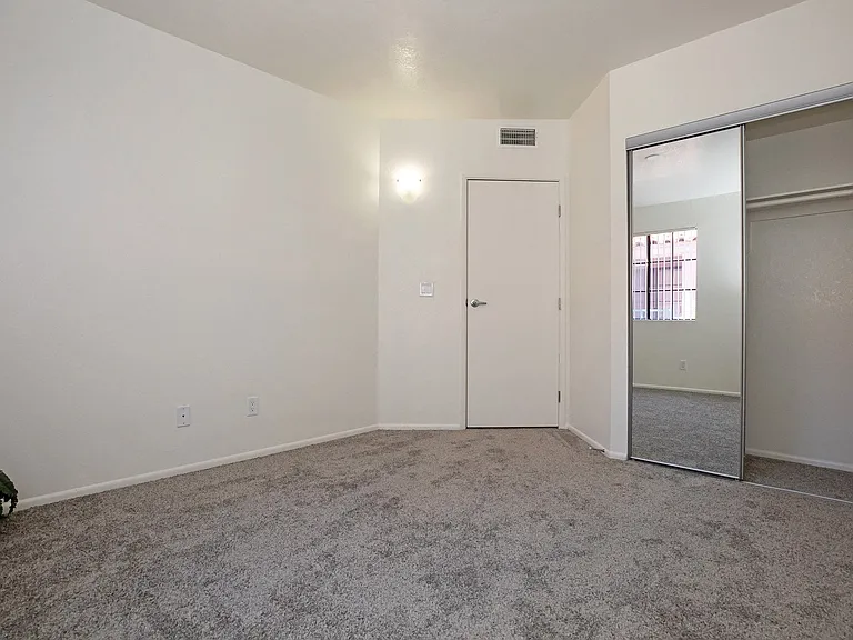 Winterhaven Terrace — Photo 38