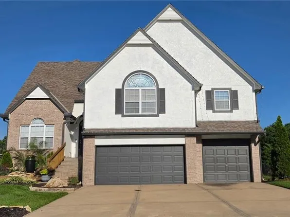 8718 Ridgeway Ct, Kansas City, MO 64138