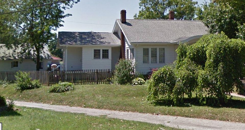 1st image of 611 W University Ave
