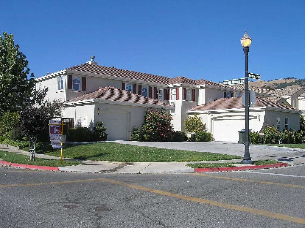 3307 Henriette Ct photo 1