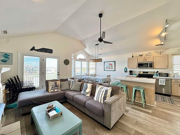 4th image of 3443 Asbury Ave Floor 2