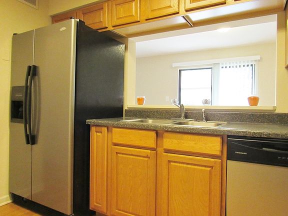 3rd image of 400 Brandy Dr Unit C