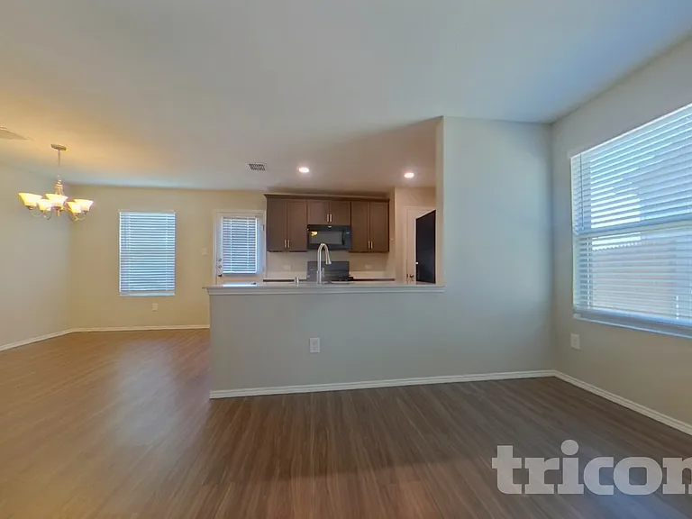405 Falling Star Dr — Photo 4