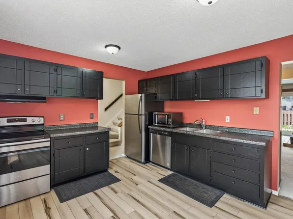 2365 Dorland Ln, Maplewood, MN 55119