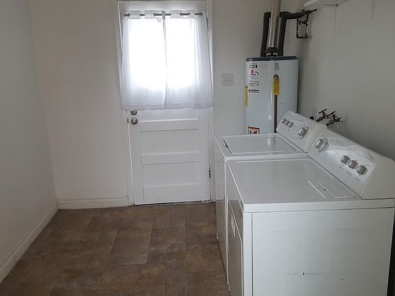 3rd image of 868 Hilltop Dr