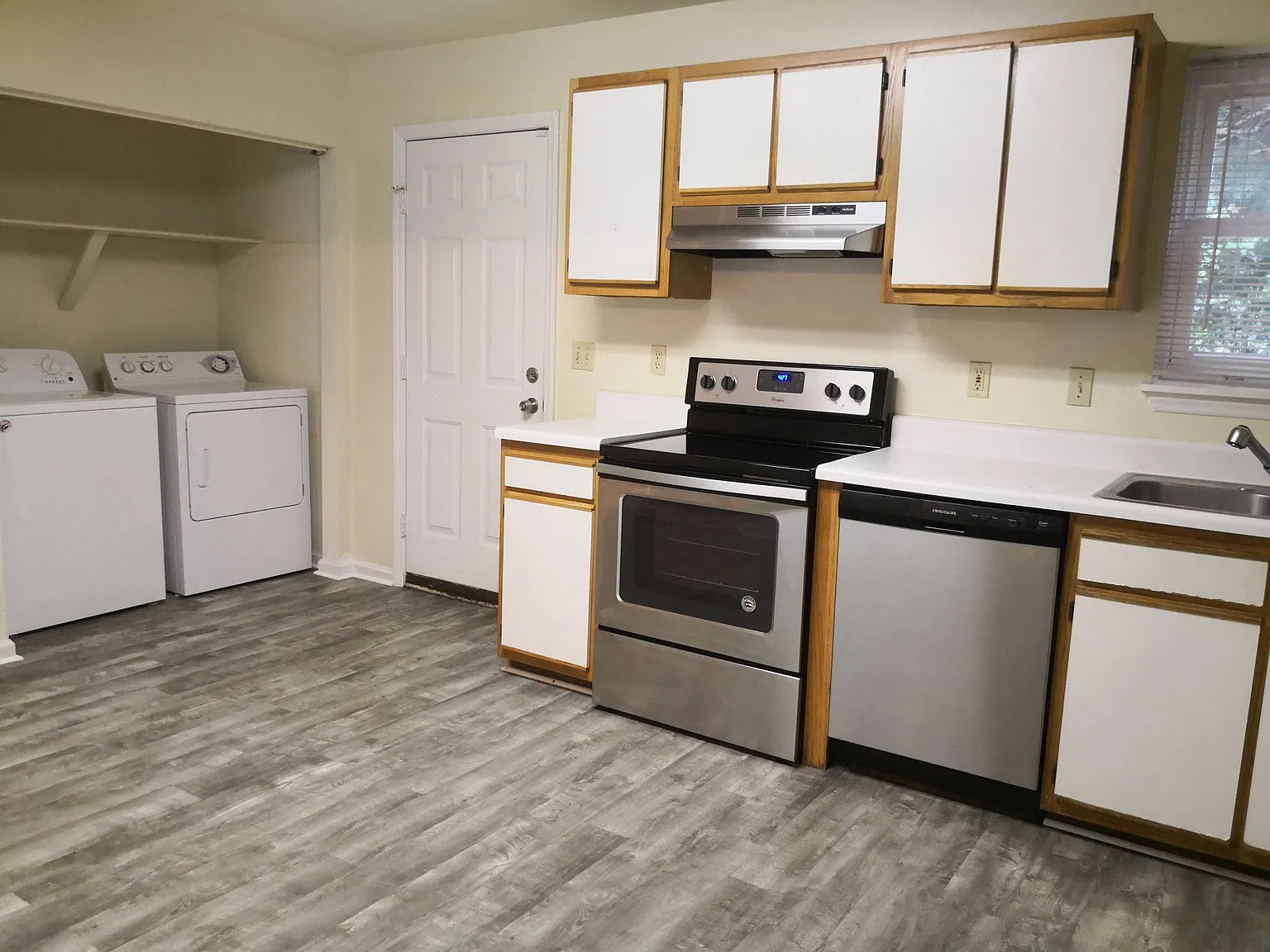 4 bed, 2.5 bath, 1480 sqft, $2,420 — Photo 4