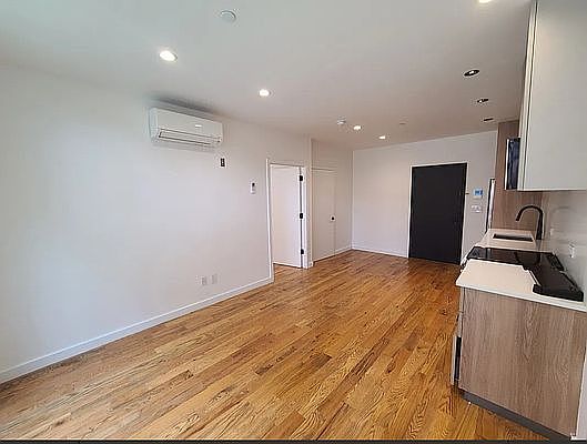 5th image of 79 Truxton St #1