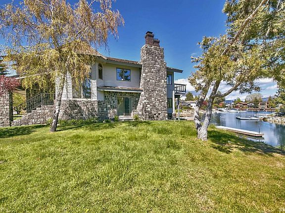 3rd image of 425 Emerald Dr