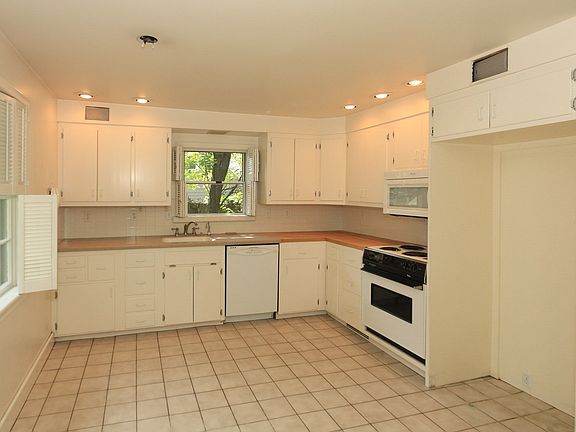 5th image of 2940 E Casto Ln