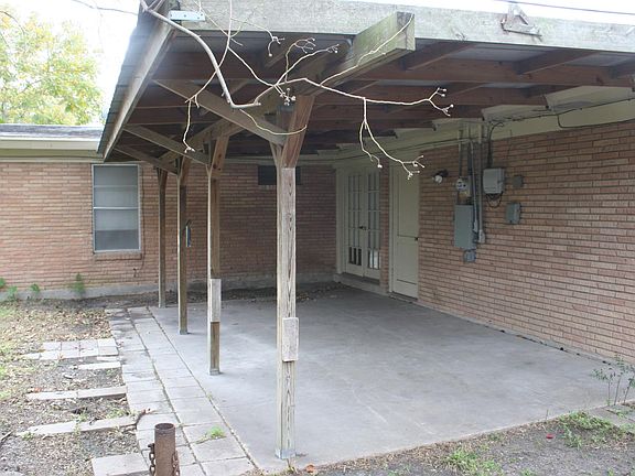 2nd image of 4722 Jean St