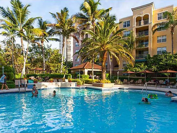 19601 E Country Club Dr #7388, Miami, FL 33180