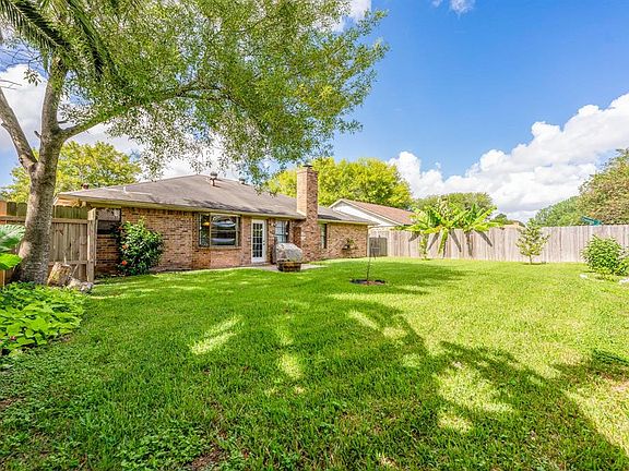 4th image of 3631 Sweetbriar Dr