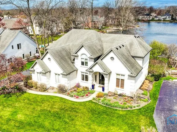 8924 Royal Oak Dr, Holland, OH 43528