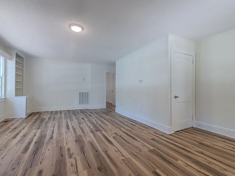 121 Moore St — Photo 5