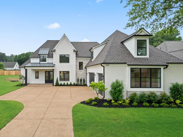 229 Grand Steeple Dr, Collierville, TN 38017
