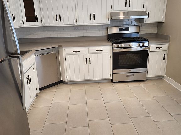 4th image of 4572 N Milwaukee Ave APT 3G