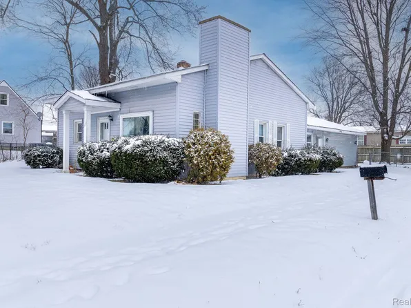 122 N Tilden Ave, Waterford, MI 48328