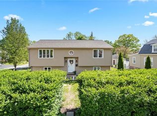 60 Roosevelt St, Warwick, RI 02888
