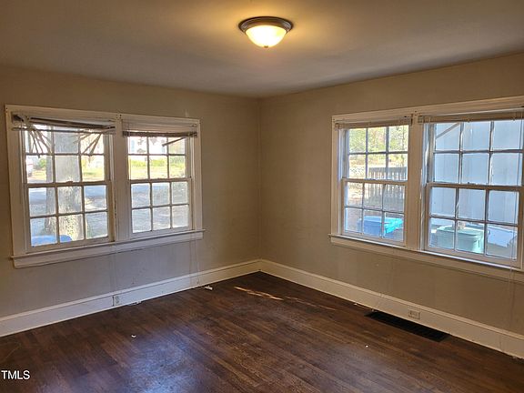 2nd image of 2607 Vineyard St