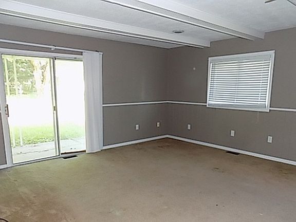 4th image of 314 N Lincoln Dr