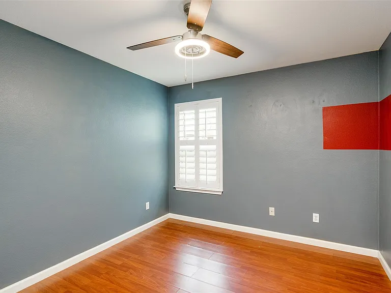 18325 Maxa Dr — Photo 24