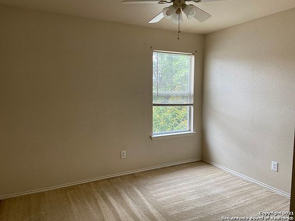 5th image of 131 Arrow Oaks